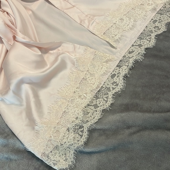 Light pink robe - Picture 5 of 7